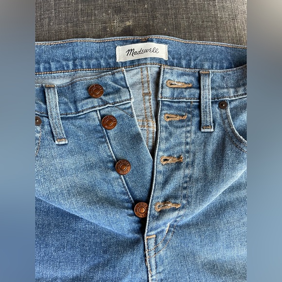 MADEWELL 10" High-Rise Skinny Jeans in Dewitt Wash:Button-Front TENCEL Denim - Picture 5 of 16